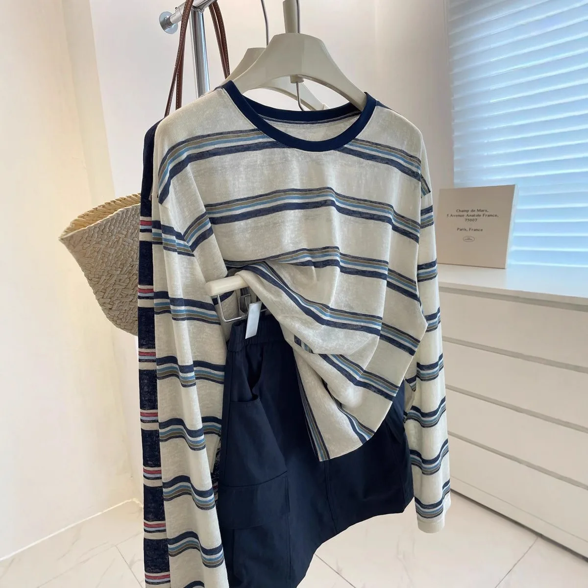 เสื้อแขนยาวลายทางสีน้ำเงินขาวส - T-Shirts บทวิจารณ์และราคา