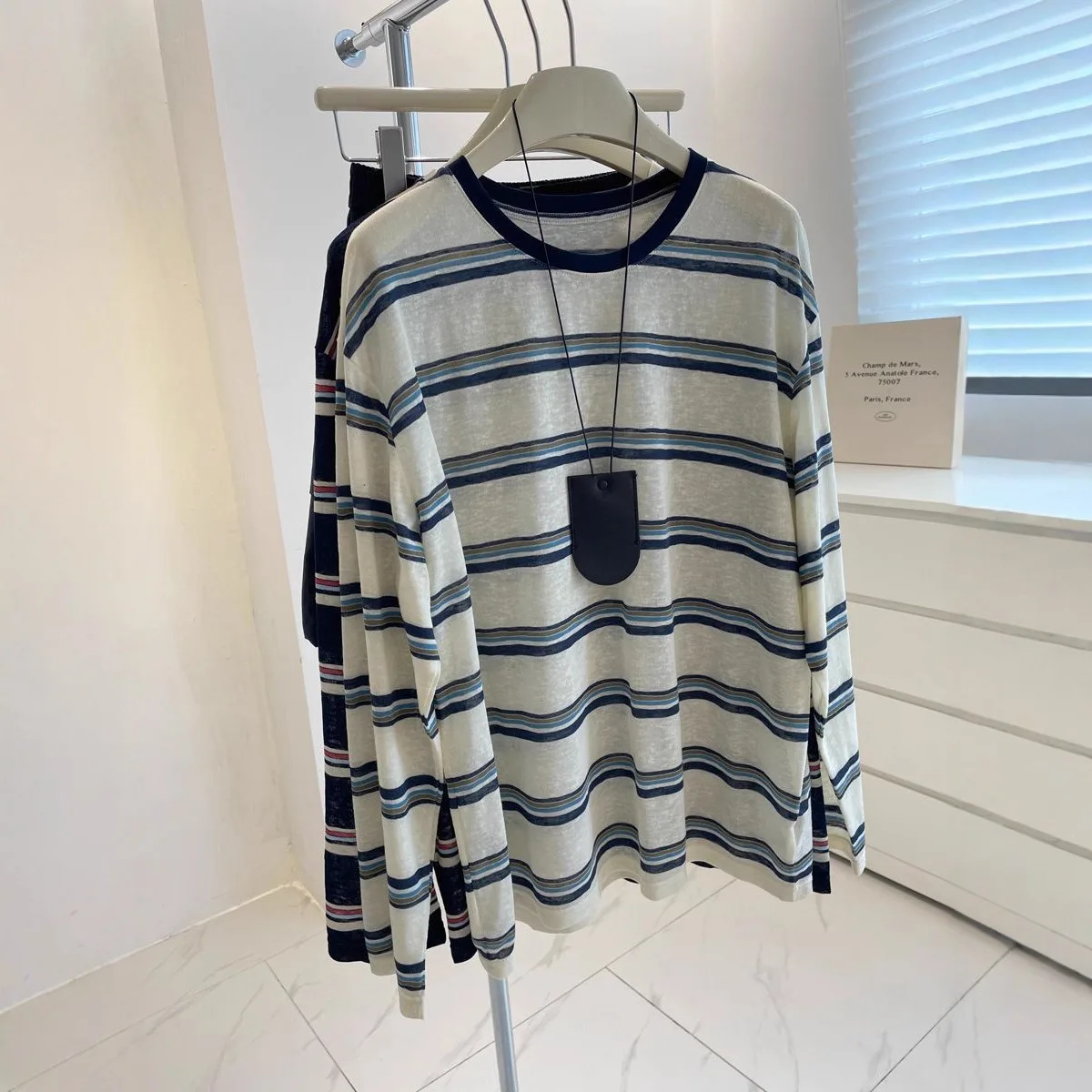 เสื้อแขนยาวลายทางสีน้ำเงินขาวส - T-Shirts บทวิจารณ์และราคา